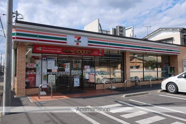 コンビニ　セブンイレブン（コンビニ）まで956m