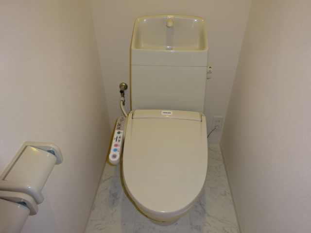 水島臨海鉄道 球場前駅 徒歩27分 2階建 築11年のトイレ写真