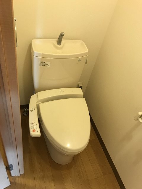 トイレ　温水洗浄暖房便座