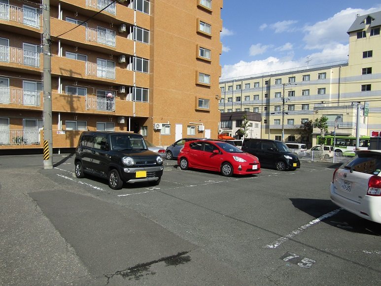 駐車場　広々とした駐車場です。