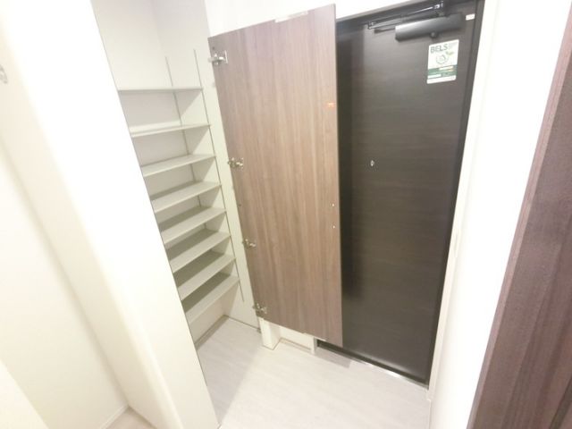ＪＲ高崎線 高崎駅 徒歩12分 3階建 築3年の玄関写真
