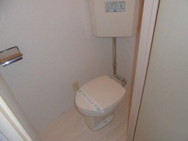 地下鉄東西線 二十四軒駅 徒歩6分 4階建 築38年のトイレ写真