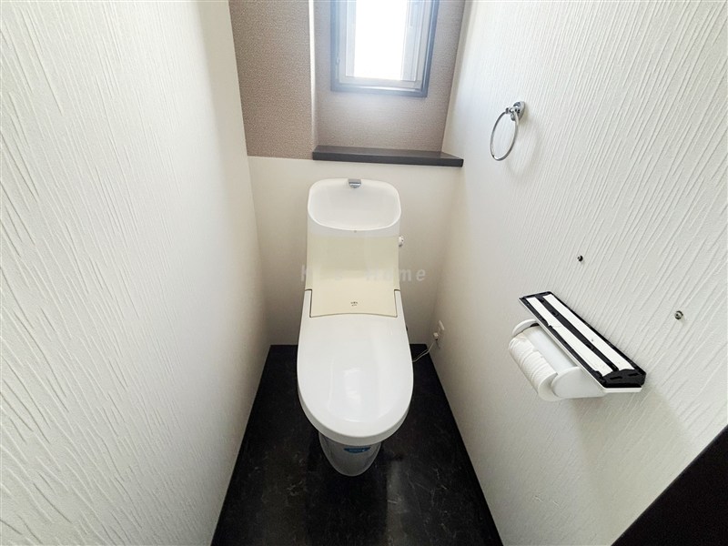 阪急神戸線 西宮北口駅 徒歩17分 3階建 築9年のトイレ写真