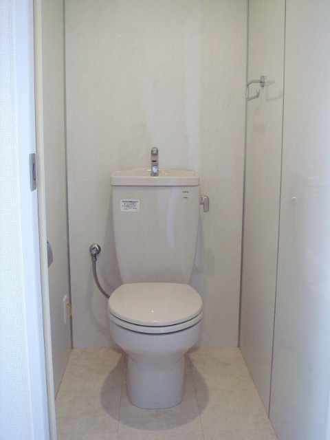トイレ　同タイプのお部屋になります。