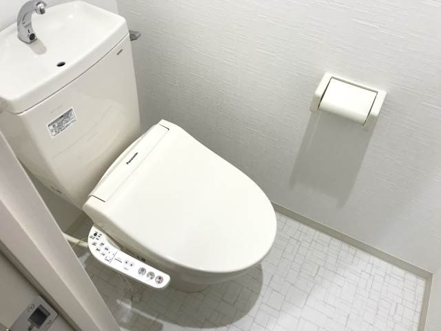 トイレ　温水洗浄便座