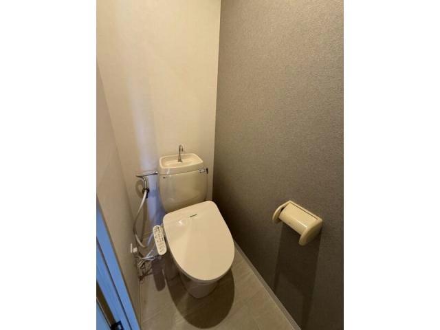 ＪＲ中央本線 新守山駅 徒歩3分 5階建 築32年のトイレ写真