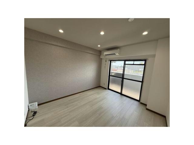 ＪＲ中央本線 新守山駅 徒歩3分 5階建 築32年の居間写真