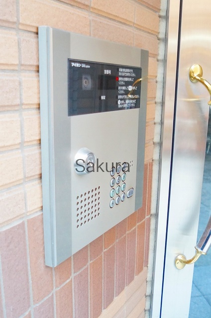 セキュリティ　不審者、勧誘員をシャットアウトできるオートロックです♪
