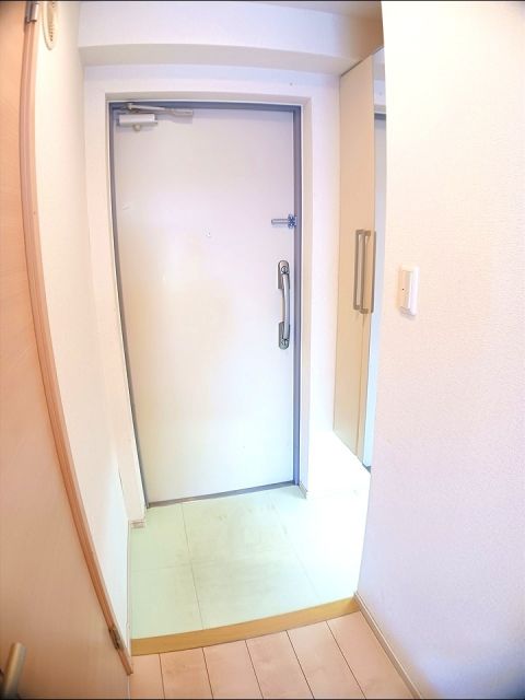 ルブス湘南の玄関写真