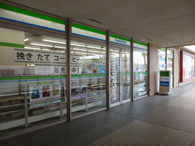 コンビニ　ファミリーマート 鹿島田駅前店（コンビニ）まで633m