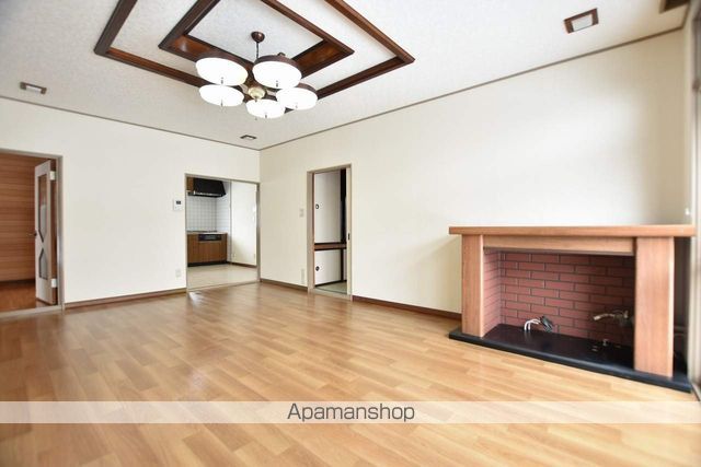 七飯町大川2丁目14番戸建の居間写真