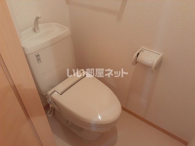 三岐鉄道北勢線 東員駅 徒歩16分 2階建 築18年のトイレ写真