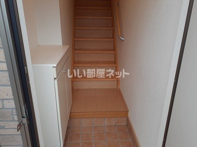三岐鉄道北勢線 東員駅 徒歩16分 2階建 築18年の玄関写真