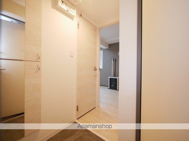 クレステージ西岡の玄関写真