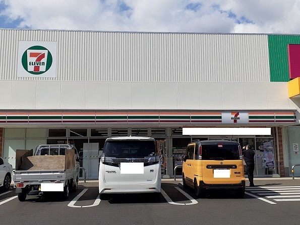 コンビニ　セブンイレブン（コンビニ）まで68m