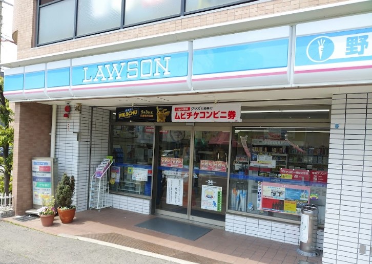 コンビニ　ローソン 荒田町三丁目店1（コンビニ）まで111m