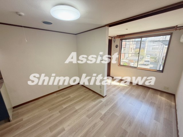京王新線 幡ケ谷駅 徒歩12分 3階建 築35年の居間写真