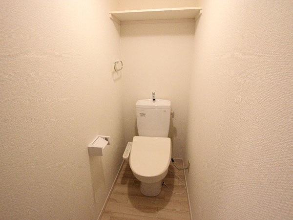 トイレ　温水シャワー付きトイレです
