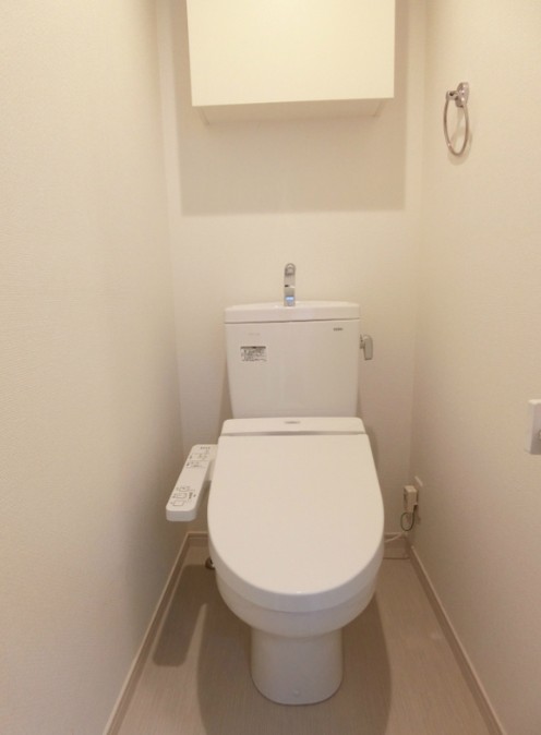 ＪＲ中央線 西八王子駅 徒歩4分 3階建 築9年のトイレ写真