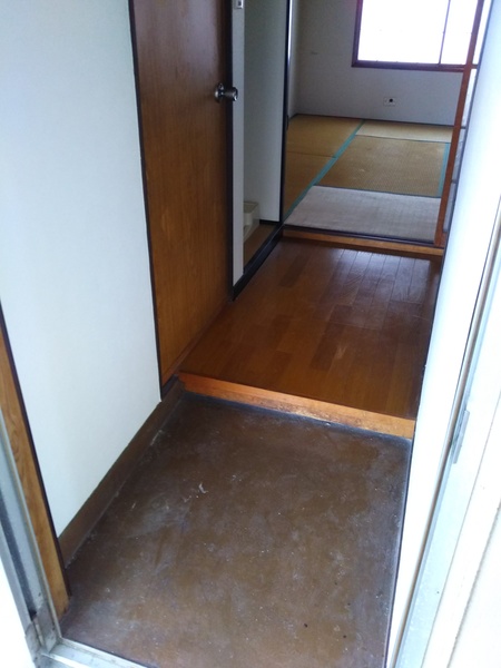 ユタカビルIIIの玄関写真