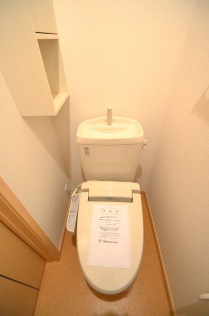 トイレ　別のお部屋の写真になります