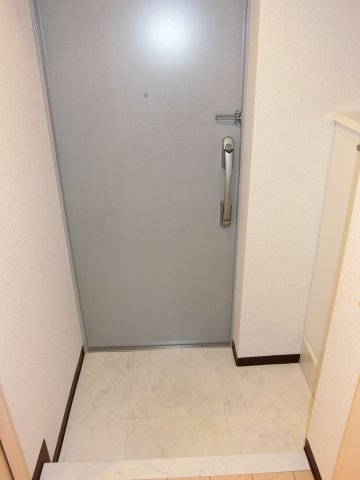 玄関　（別タイプ参考写真）エルヴィエントライド上中里　　北区上中里