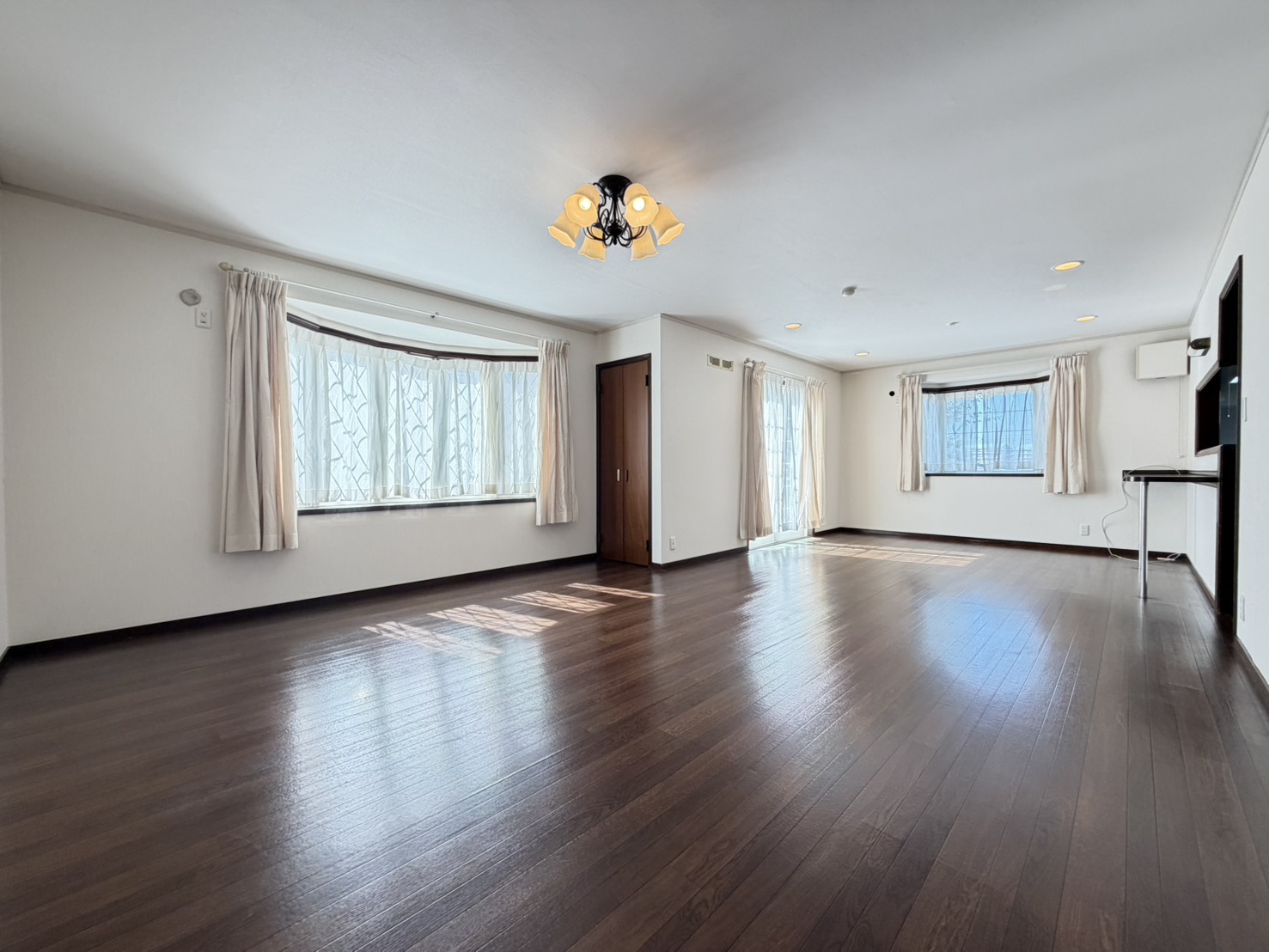本多聞6丁目戸建の居間写真