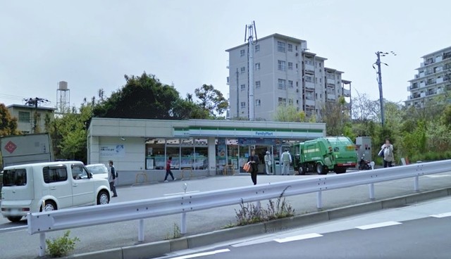 コンビニ　ファミリーマート滝山町店（コンビニ）まで928m