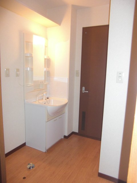 洗面設備　シャワー付き洗面台