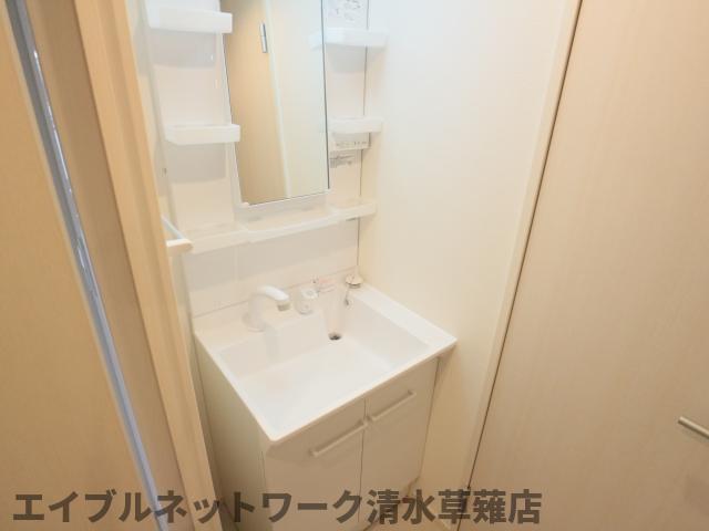 洗面設備　スペースが確保できる洗面所です
