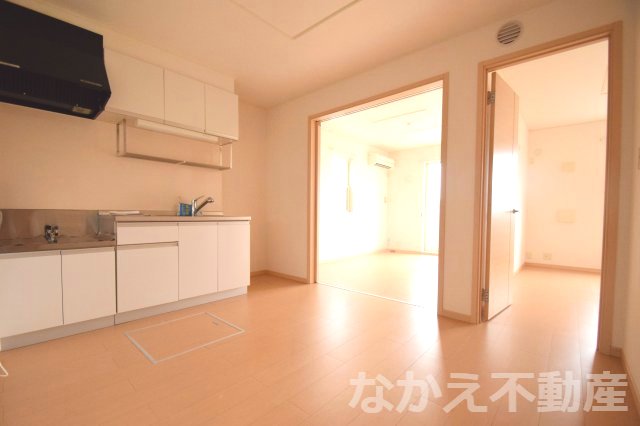 居室・リビング　こちらの居間で趣味の時間をお楽しみください