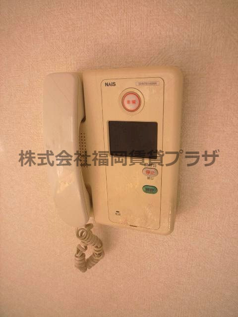 【クレタ県庁前のセキュリティ】