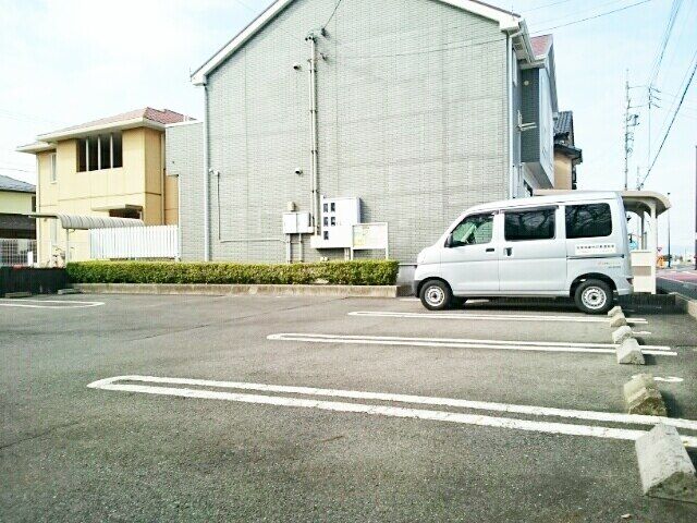 【岩倉市大山寺元町のアパートの駐車場】