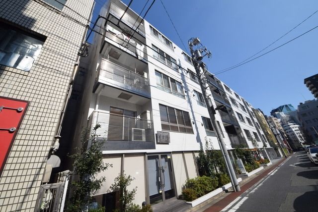 千代田区神田小川町のマンションの建物外観