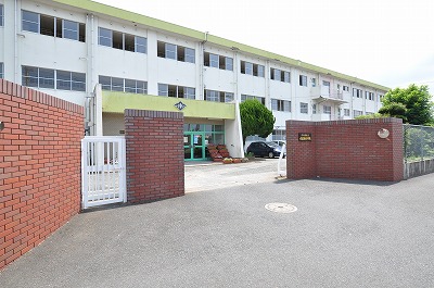 【スカイハイツ木屋瀬の小学校】