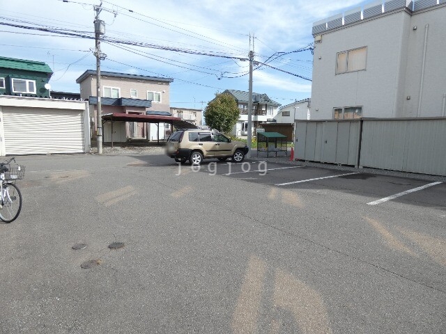 【グランステージVIIIの駐車場】