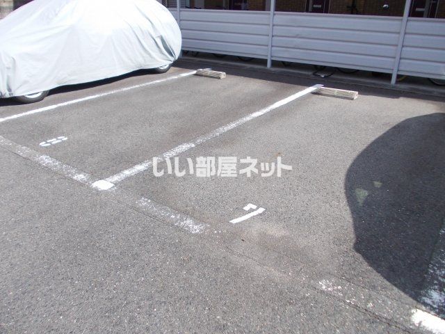 【カサ　リラの駐車場】