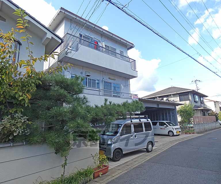 【石川ハイツ（上高野）の建物外観】