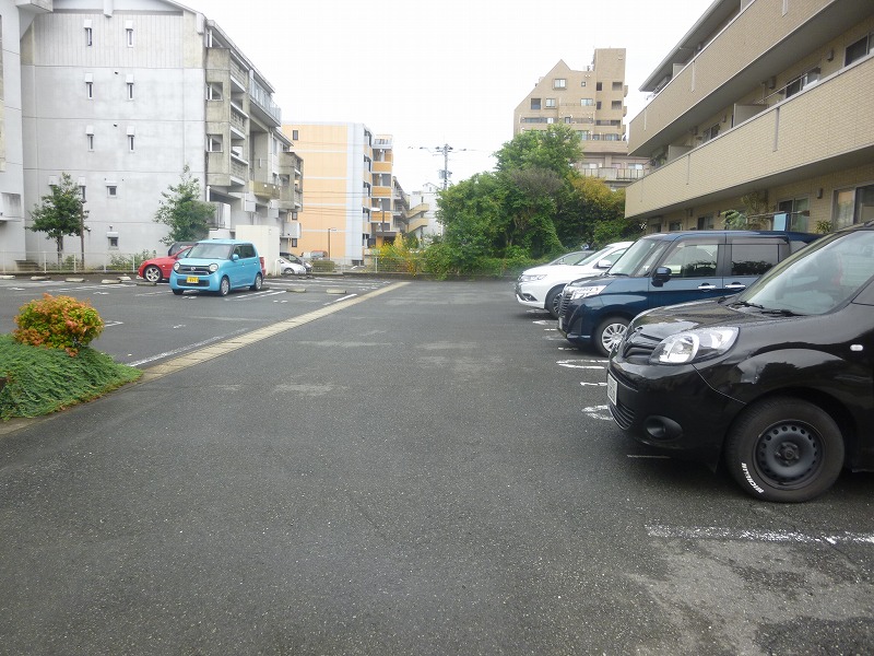 【熊本市中央区国府のアパートの駐車場】