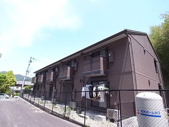 【神戸市北区山田町下谷上のアパートの建物外観】