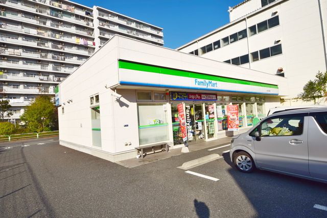 コンビニ　ファミリーマート環八北赤羽店（コンビニ）まで520m