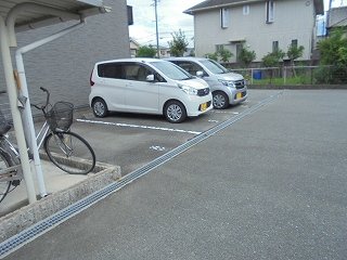 【レオパレスＭＩＹＡＢＩの駐車場】