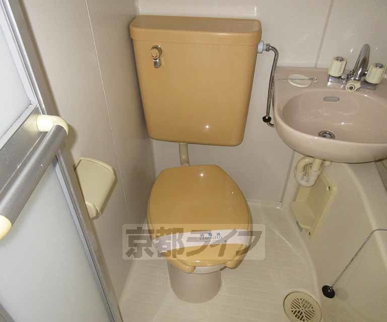 トイレ　お風呂と一体型です。