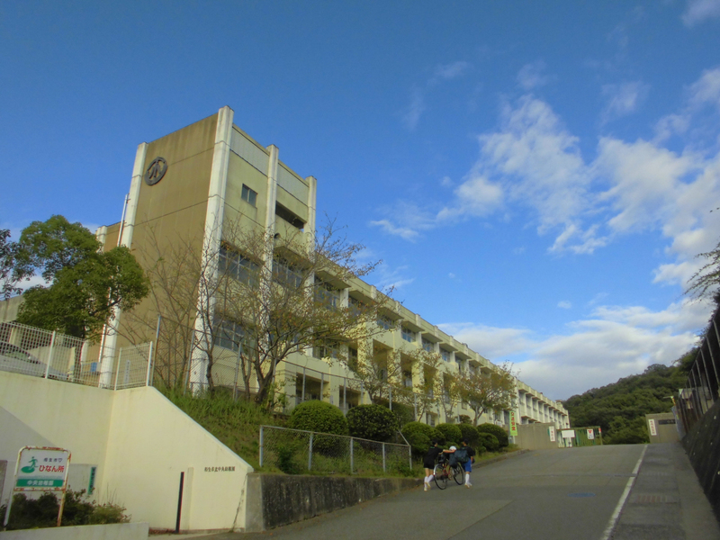 【ハイカムール山手の小学校】