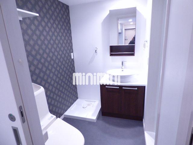 洗面設備　さすがデザイナーズ物件です。脱衣所もオシャレ