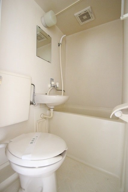 トイレ　同物件、別号室のものです。