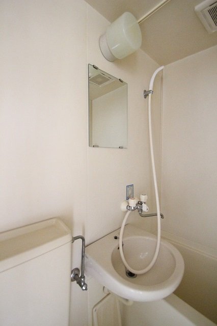 洗面設備　同物件、別号室のものです。