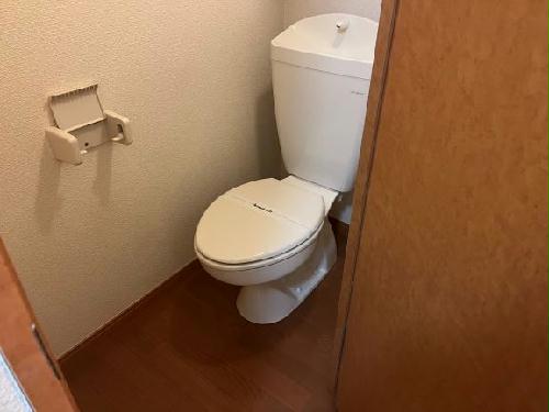 トイレ　広々したキレイなトイレ