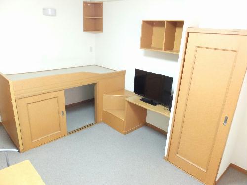 居室・リビング　２階床は防音性を考慮した絨毯仕様です。