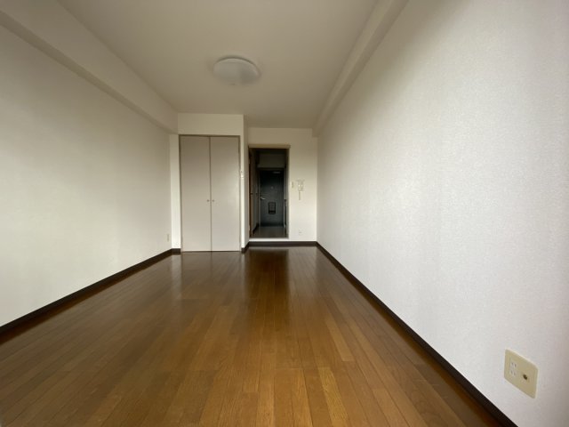 居室・リビング　８帖の洋室